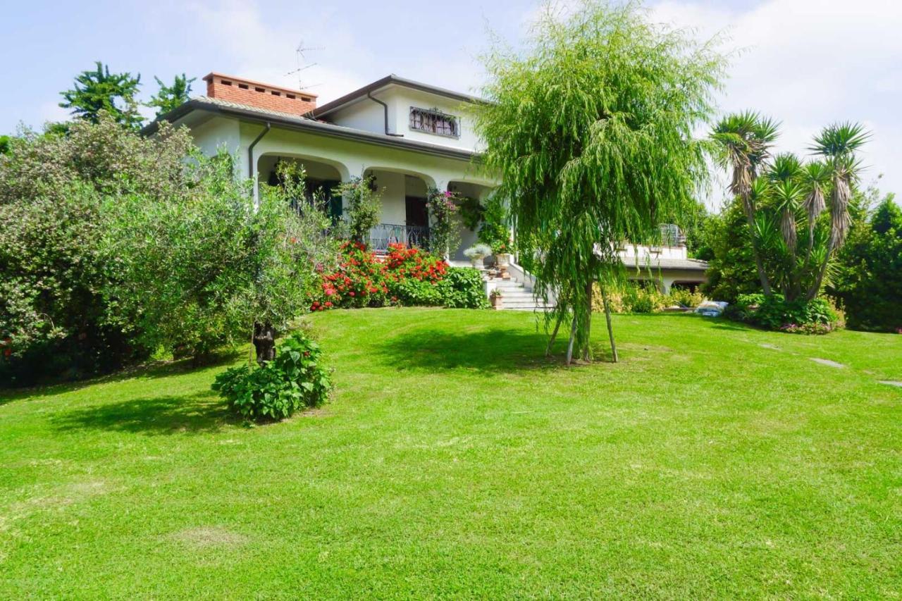 La Bouganville - Piscina E Relax Camaiore Kültér fotó